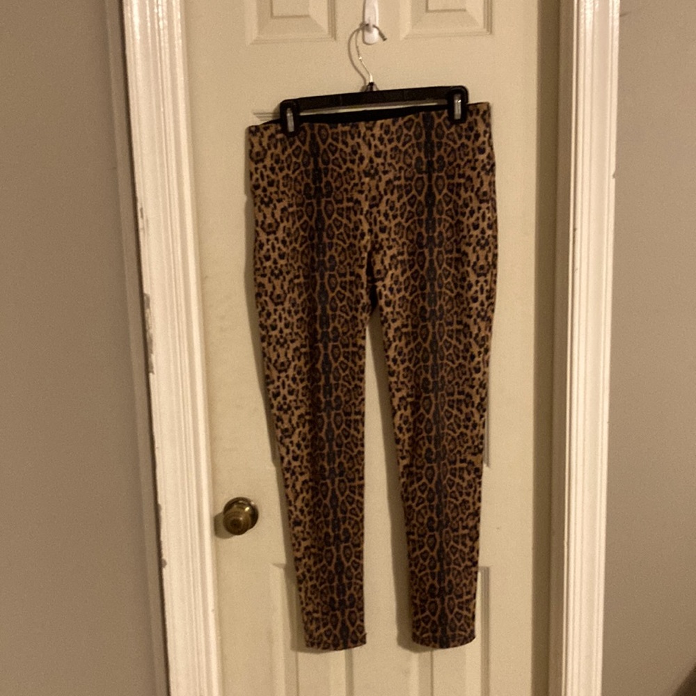 Leopard print leggings